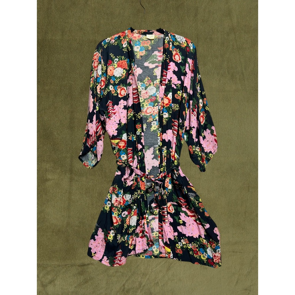 1970s Pagoda Print Rayon Robe Kimono Floral Black One Size Made in Hong Kong